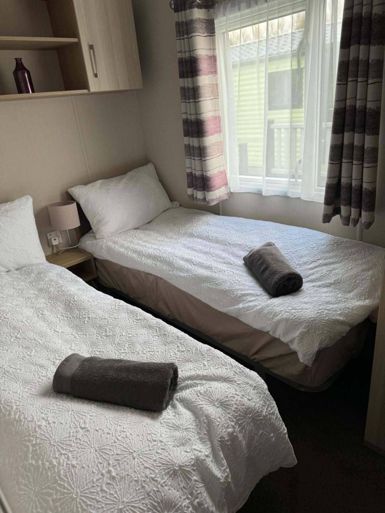 2 Bedroom Lakeview Lodge - Ensuite & Balcony Deck 康福斯 外观 照片