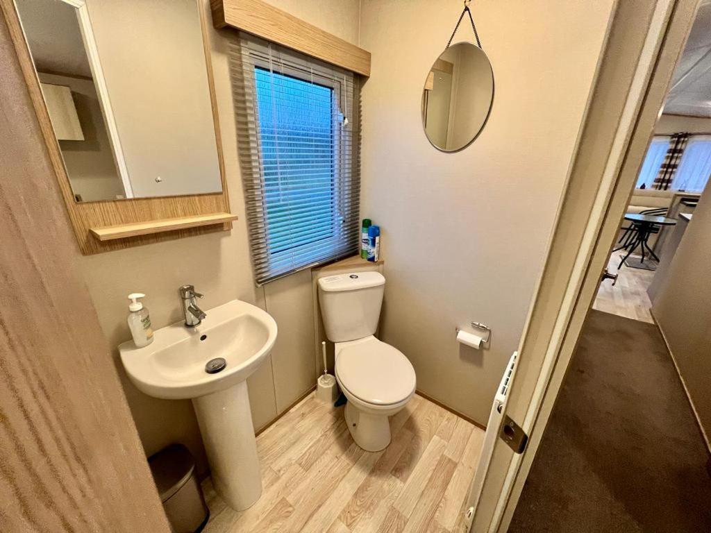 2 Bedroom Lakeview Lodge - Ensuite & Balcony Deck 康福斯 外观 照片