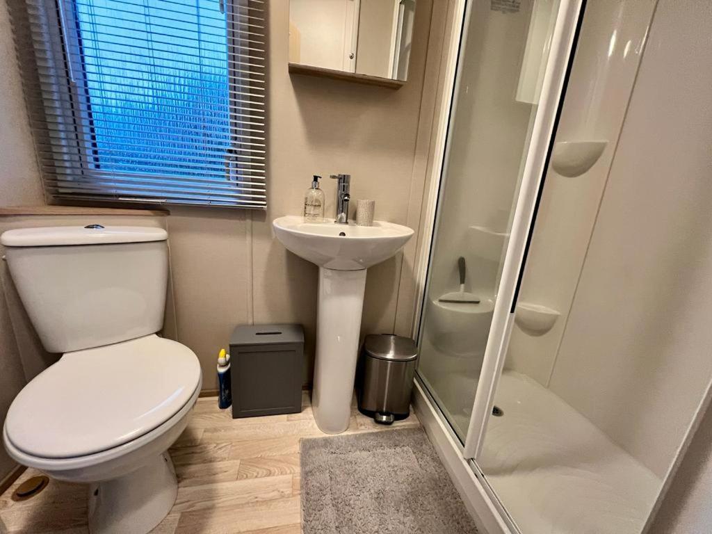 2 Bedroom Lakeview Lodge - Ensuite & Balcony Deck 康福斯 外观 照片